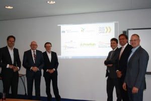 Op de foto staan van links naar rechts±  Paul van Dijk (Bedrijventerrein Reedijk), wethouder Henk Kievit (Bedrijventerrein De Hoogerwerf), Gert-Jan Metselaar (Bedrijvenpark Hoeksche Waard), Leander Seip (Bedrijventerrein Reedijk), Peter van Nederpelt (Bedrijventerrein Reedijk) en wethouder Wouter Joosten (gemeente Binnenmaas)