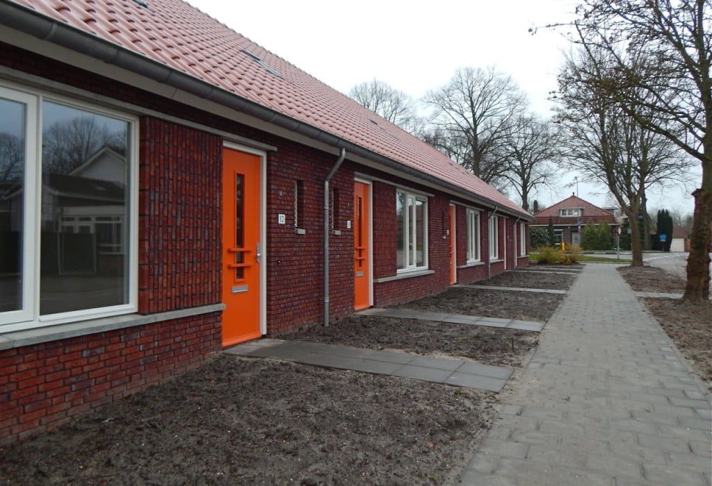 De seniorenwoningen in de Juliana- en Noordstraat te Maasdam.