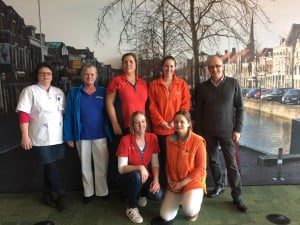 : Corine de Vries (Agathos), Mieke vd Stelt (Buurtzorg), Marianne Bosman (Zorgwaard, regio west), Marlies Poiesz (Careyn, regio oost), Rob Bergevoet (Welzijn Hoeksche Waard), Caroline Smeets (Careyn, regio west) en Marianne van der Wulp (Zorgwaard, regio oost). Ontbrekend op de foto is Maureen van Kempen (Heemzicht), die zich vanaf maart ook bij onze projectgroep zal voegen. 