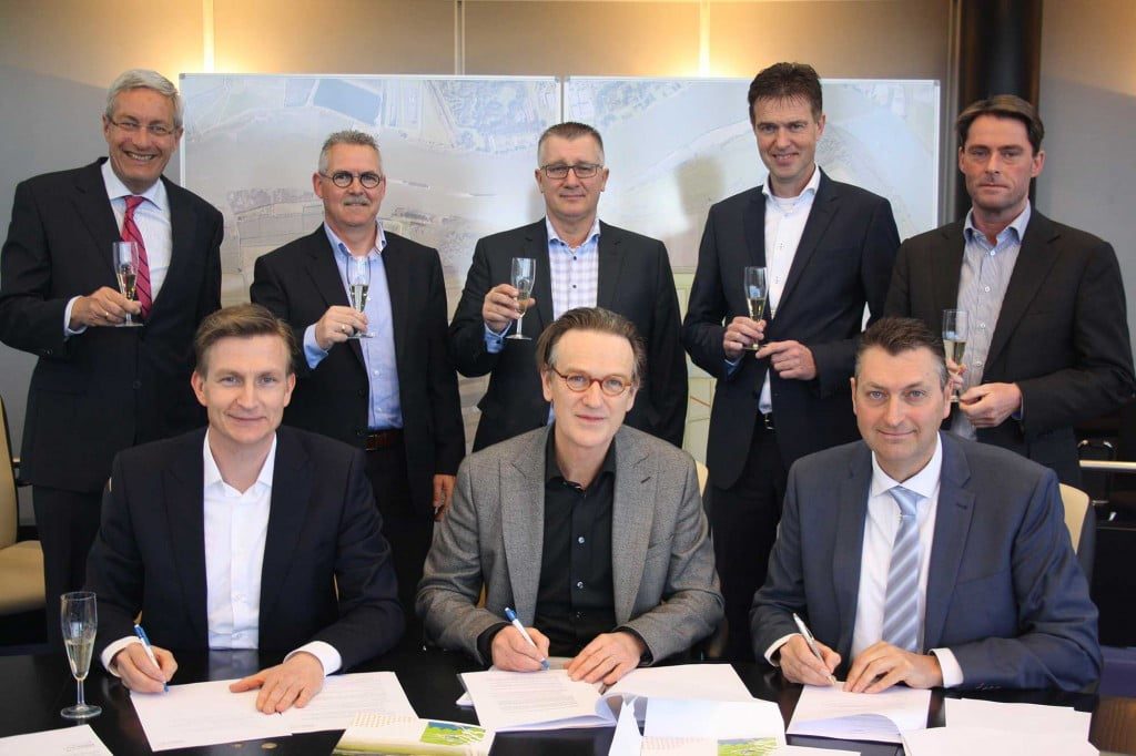 ondertekening-contracten-Bedrijvenpark-Hoeksche-Waard-en-Hercuton-Numafa