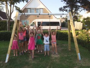 Blije kinderen Graaflandweg 's-Gravendeel