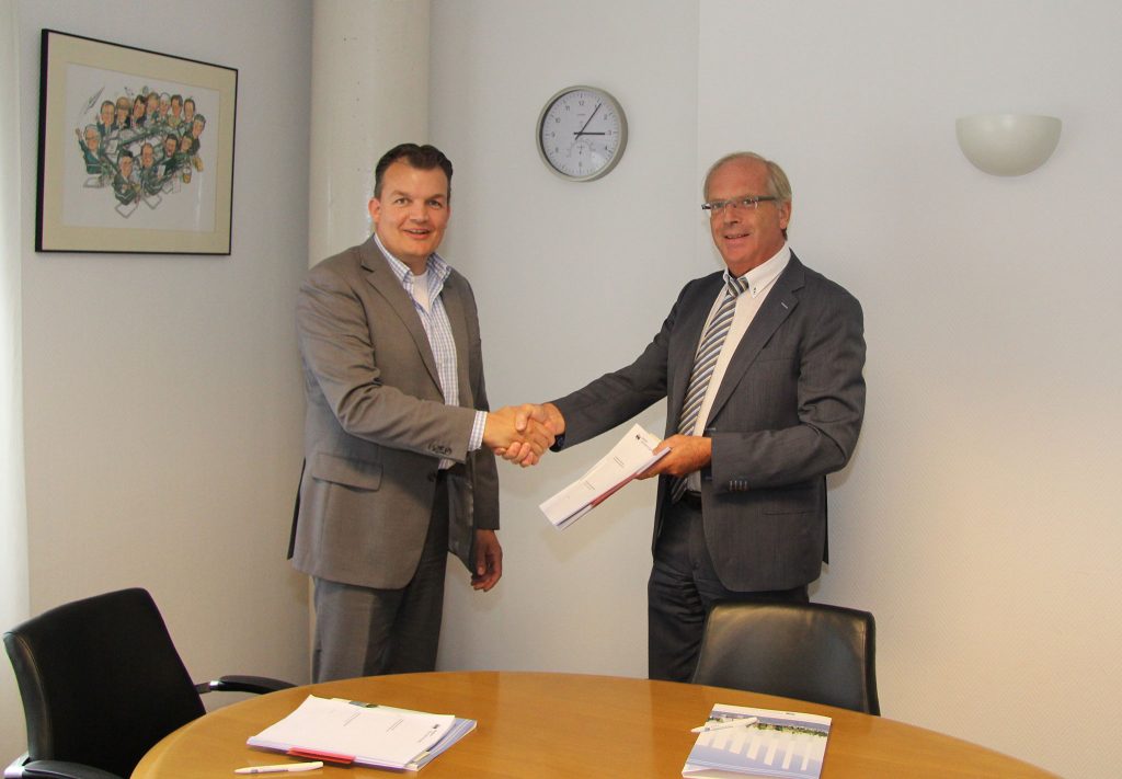 20160809-Ondertekening-anterieure-overeenkomst-bestemmingsplan-Polderdijk-15A-in-Maasdam