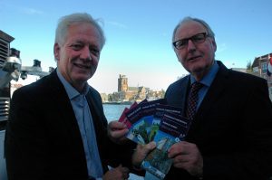 piet-hoogendoorn-ontvangt-routes-van-erik-zindel-vvv