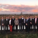 Het college van burgemeester en wethouders en vertegenwoordigers van de zeven marktpartijen - BPD Ontwikkeling, AM, Syntrus Achmea, Roosdom Tijhuis, Ballast Nedam Development, Van der Vorm Vastgoed, Adriaan van Erk - in het plangebied Stougjesdijk-Oost, voorafgaand aan de ondertekening van het hoofdlijnenakkoord