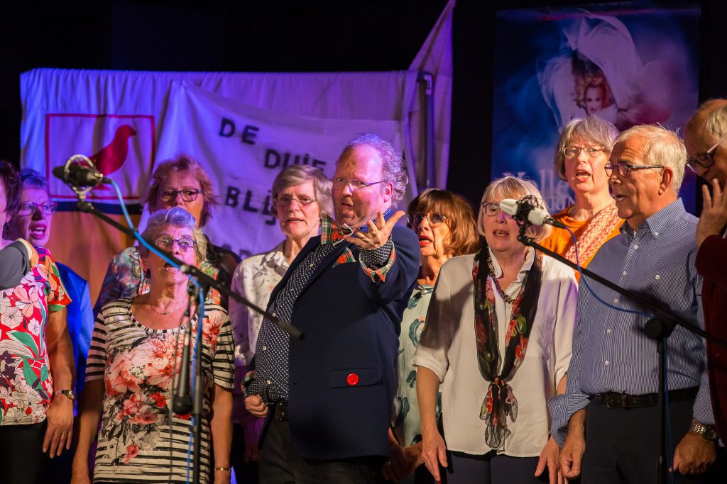 Hoeksche Duiven brengen ‘Hartenlust’ in Mookhoek