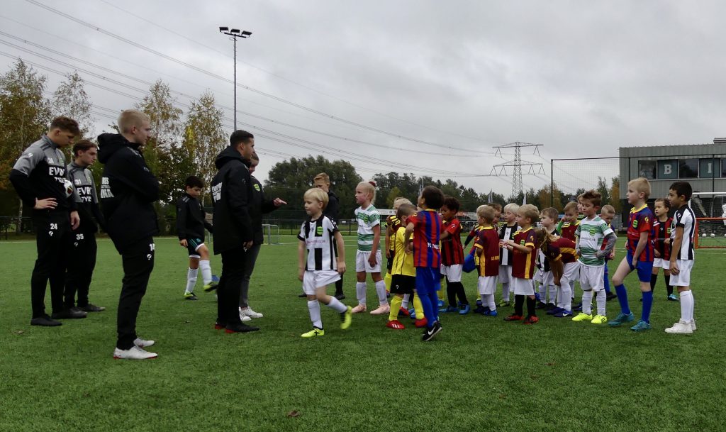 Kick-OFF van FC Binnenmaas Mini Champions League