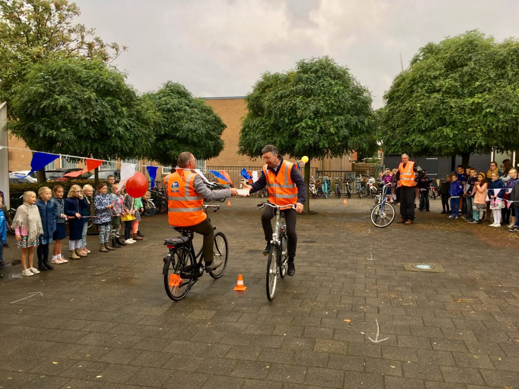 School met de Bijbel in Nieuw-Beijerland ontvangt School op Seef label - Hoeksche Waard - Hoeksch Nieuws - Het laatste nieuws uit de Hoeksche Waard