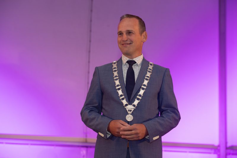 Voormalig Burgemeester Van Hemmen is de enige vaste burgemeester in de Hoeksche Waard geweest voor de rest waren het allemaal waarnemers - foto’s gemeente HW / RW Fotografie