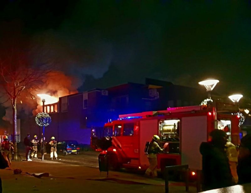 Update: Grote uitslaande brand in woning boven de Shoeby in Puttershoek.