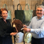 Links op de foto: Chantal Slegers, oprichtster en oud-eigenaresse van ZEBRA. Rechts op de foto: Bas Duifhuizen, directeur Dugros en nieuwe eigenaar ZEBRA. - Foto Dugros