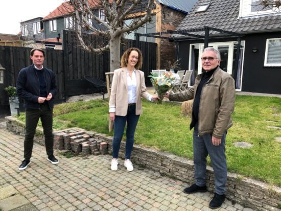 Tijd om het stokje door te geven: Dirigent Henk Zwijgers zwaait na 38 jaar af - Hoeksche Waard Nieuw