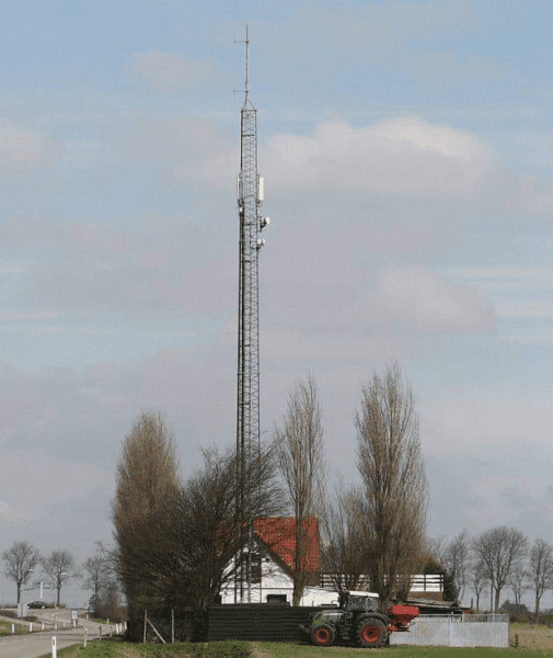 Radio Hoeksche Waard gaat steunzender die stoorde op het vliegverkeer vervangen / repareren Radio Hoeksche Waard gaat steunzender die stoorde op het vliegverkeer vervangen / repareren