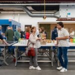 Lokale ondernemers die actief zijn in onder meer de installatietechniek maakten donderdag 11 mei tijdens een bijeenkomst kennis met de Beroepentuin van HWwerkt!. - Foto Casper Streefkerk