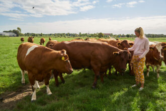 Chef-kok Michka Chel van Kookstudio Hoeksche Waard - Foto Harm van den Broek – HAL158.