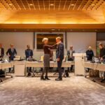 De gemeenteraad verwelkomde de nieuwe burgemeester gisteravond in de raadzaal. Op die avond vond ook de symbolische overdracht van de ambtsketen plaats. - Foto Gemeente Hoeksche Waard