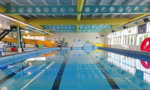 Spetterend afscheid van Zwembad de Waterstee in Numansdorp, Aanbesteding voor nieuw zwembad in volle