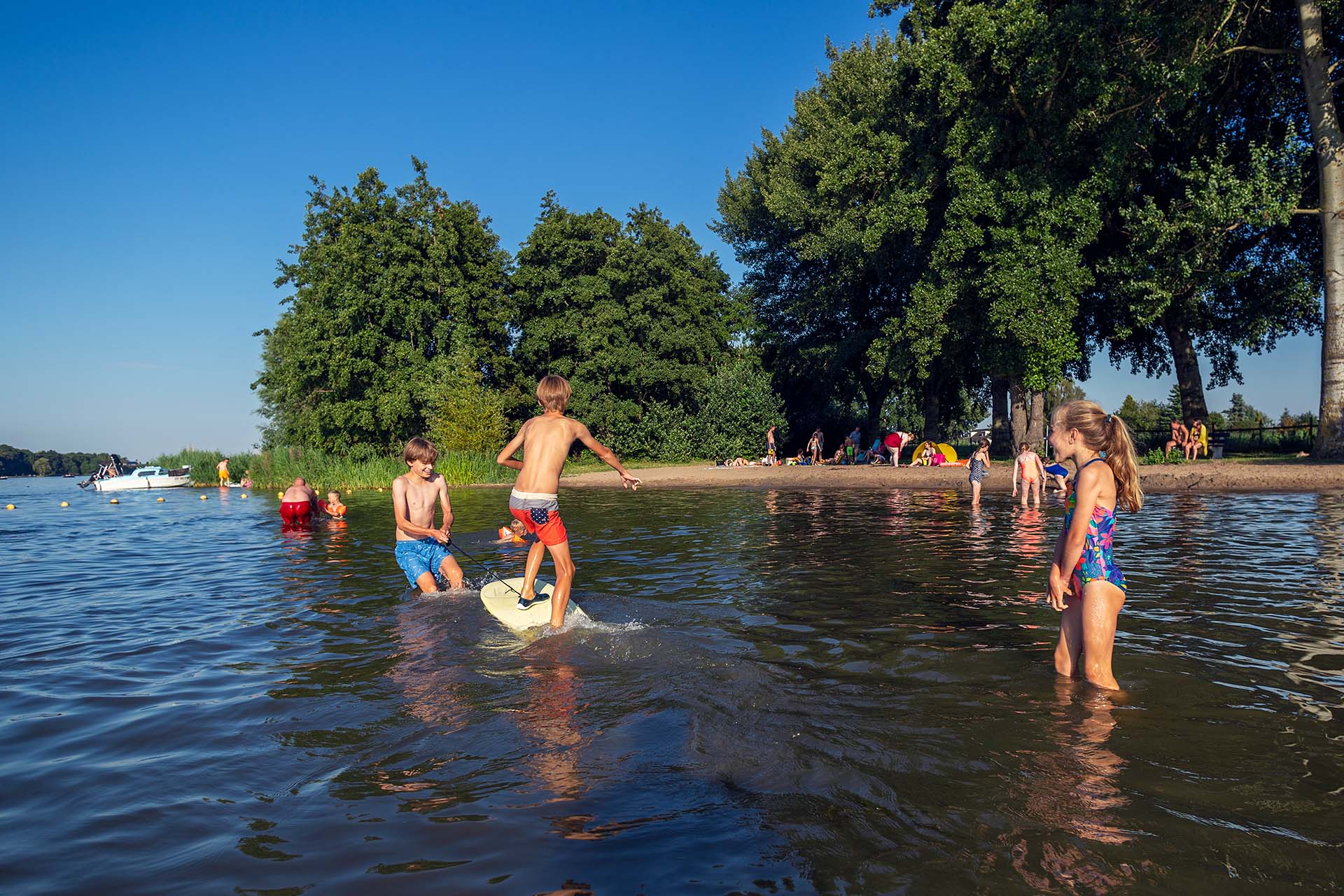Negatief zwemadvies voor strandjes Westmaas en Mijnsheerenland