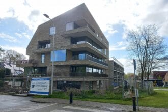 Aannemingsbedrijf P.&G. Hooghwerff heeft deze week het nieuwe appartementencomplex L’Entrepôt opgeleverd