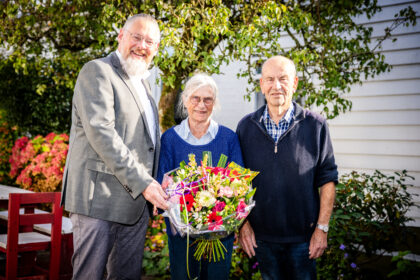 Wethouder Steen samen Echtpaar Smit-Baardman - Foto Jeffrey Groeneweg