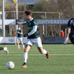 Dieterich langs doelman Keijzer die de bui al ziet hangen voor de 0-2. Foto Jack van der Starre