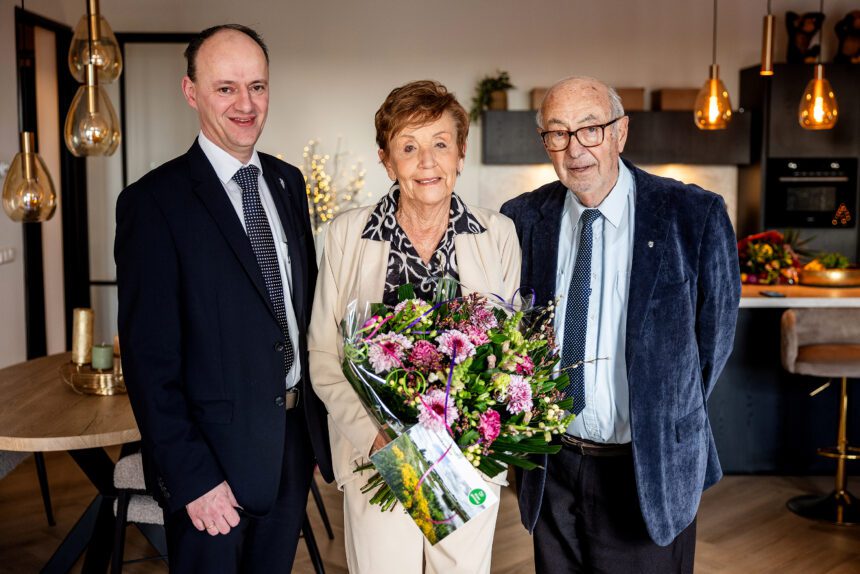 Het is vandaag 60 jaar geleden dat de heer J.C. Zuurveld (82) en mevrouw G. Zuurveld-Verhoeven (79) uit Puttershoek elkaar het jawoord gaven.