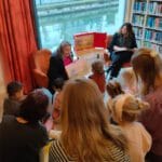 Vanochtend om 9.00 uur gaf wethouder Miranda den Tuinder (Onderwijs) het startsein voor de Nationale Voorleesdagen in de bibliotheek van Oud-Beijerland (Oude Raadhuis).