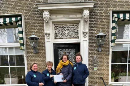 Een prachtig gebaar van de agrarische sector voor een belangrijk lokaal initiatief! - Op de foto van links naar rechts: Therese de Roon, Yvonne Verhorst, Caroline Wols en Paula Oudijk.