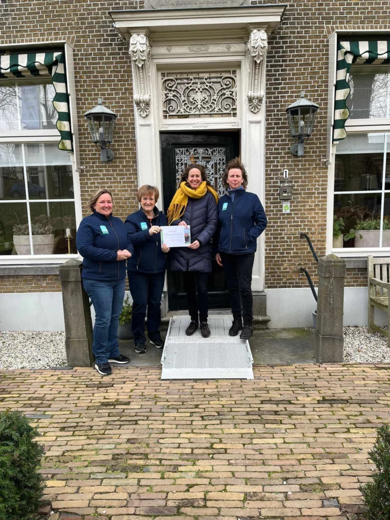 Een prachtig gebaar van de agrarische sector voor een belangrijk lokaal initiatief! - Op de foto van links naar rechts: Therese de Roon, Yvonne Verhorst, Caroline Wols en Paula Oudijk.