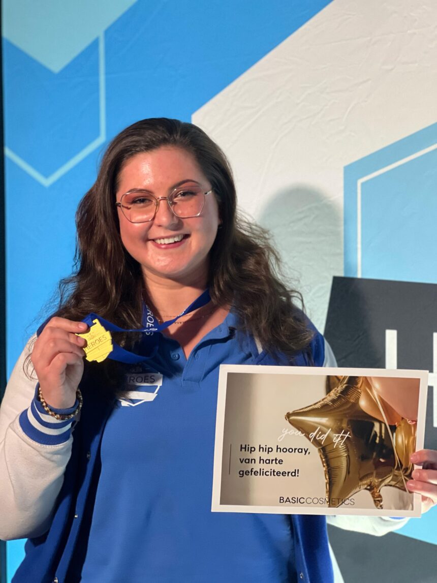 Chrissy van Essen (22) uit Oud-Beijerland heeft een indrukwekkende prestatie geleverd door goud te winnen bij de nationale vakwedstrijden van Skills Netherlands.