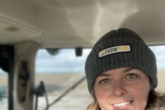 De Hoeksche boerin in haar trekker - Foto Prive