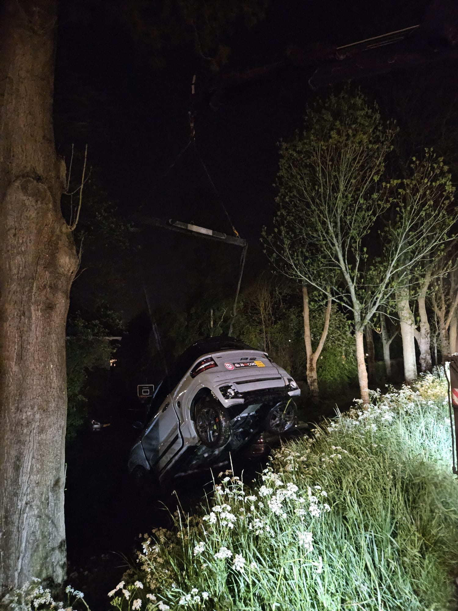 Brommobiel rijdt van Schuringsedijk in Numansdorp: geen gewonden