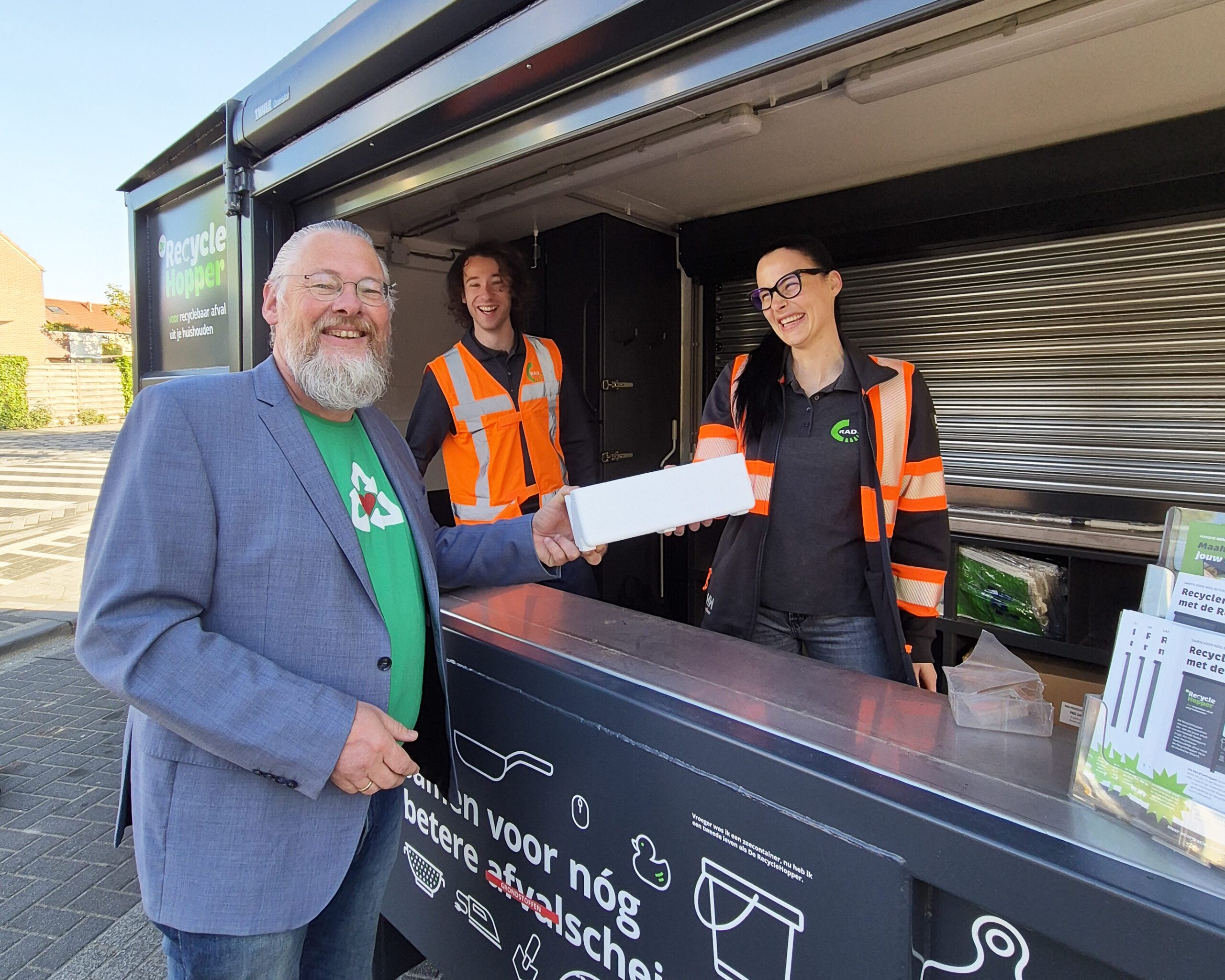 Nieuw in de Hoeksche Waard: De RecycleHopper – een reizende milieustraat voor recyclebaar afval