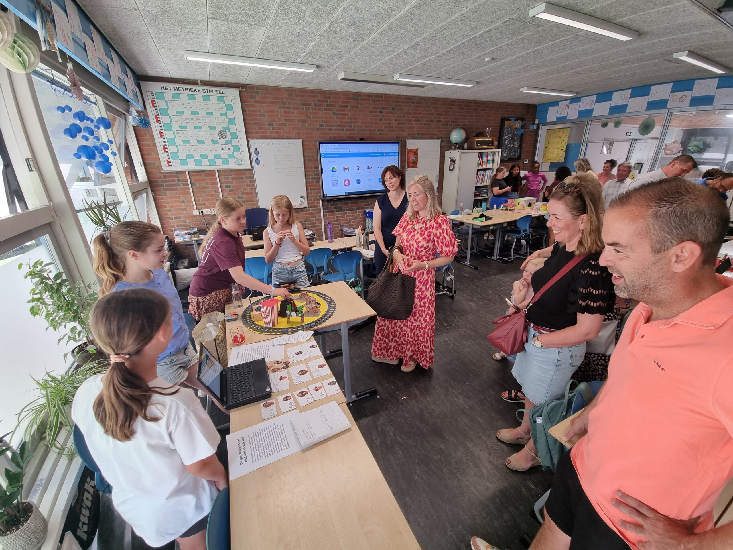 Groep 8 creëert eigen landen vol cultuur, taal en geschiedenis