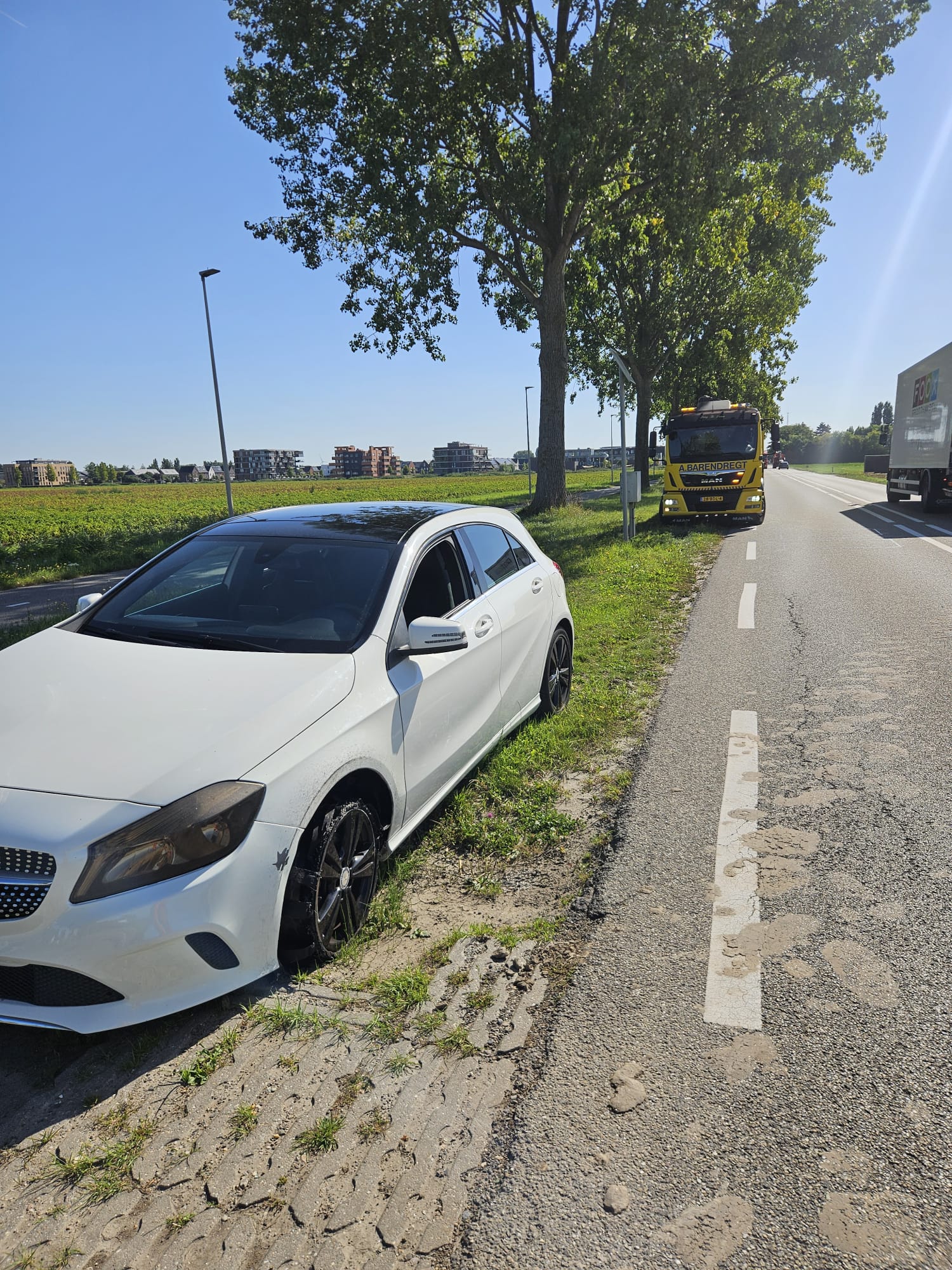 Bestuurder met lekke band op N217 bij Oud-Beijerland blijkt onder invloed