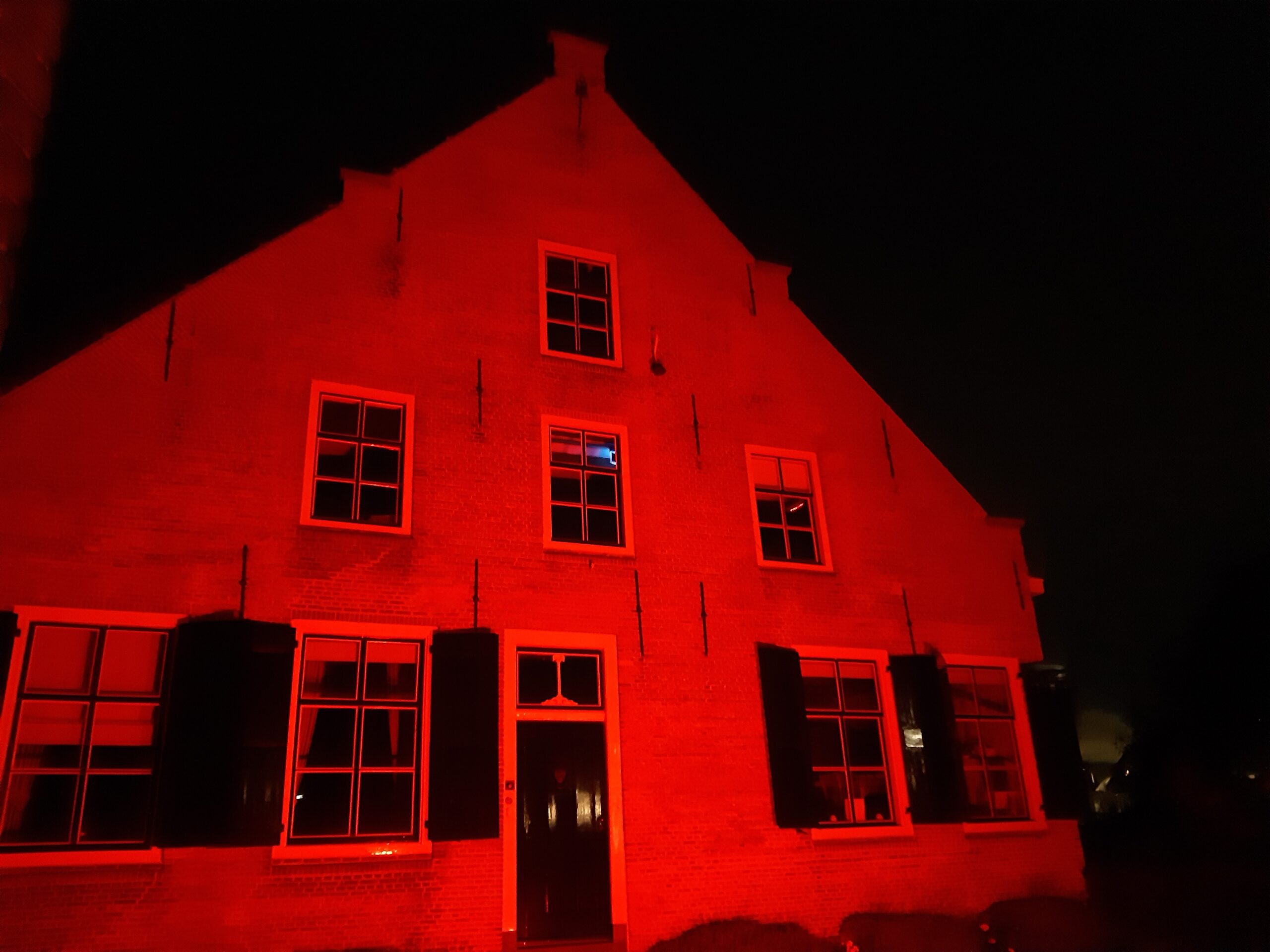 Museum Hoeksche Waard kleurt rood voor Hartstichting