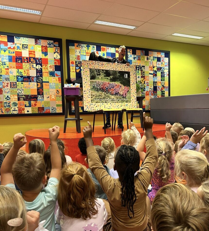 Op 1 augustus bestond obs Het Driespan 40 jaar. Voor de vakantie vierden de school al feest, maar vandaag werd ook een mooie, blijvende herinnering onthuld aan alle leerlingen van de school, zij geven immers al jaren kleur aan Het Driespan. - Foto het Driespan
