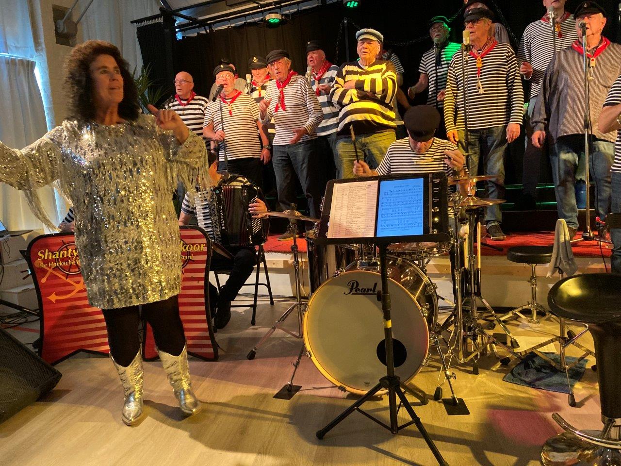 Shantykoor De Hoeksche Waard in concert met Rita Young