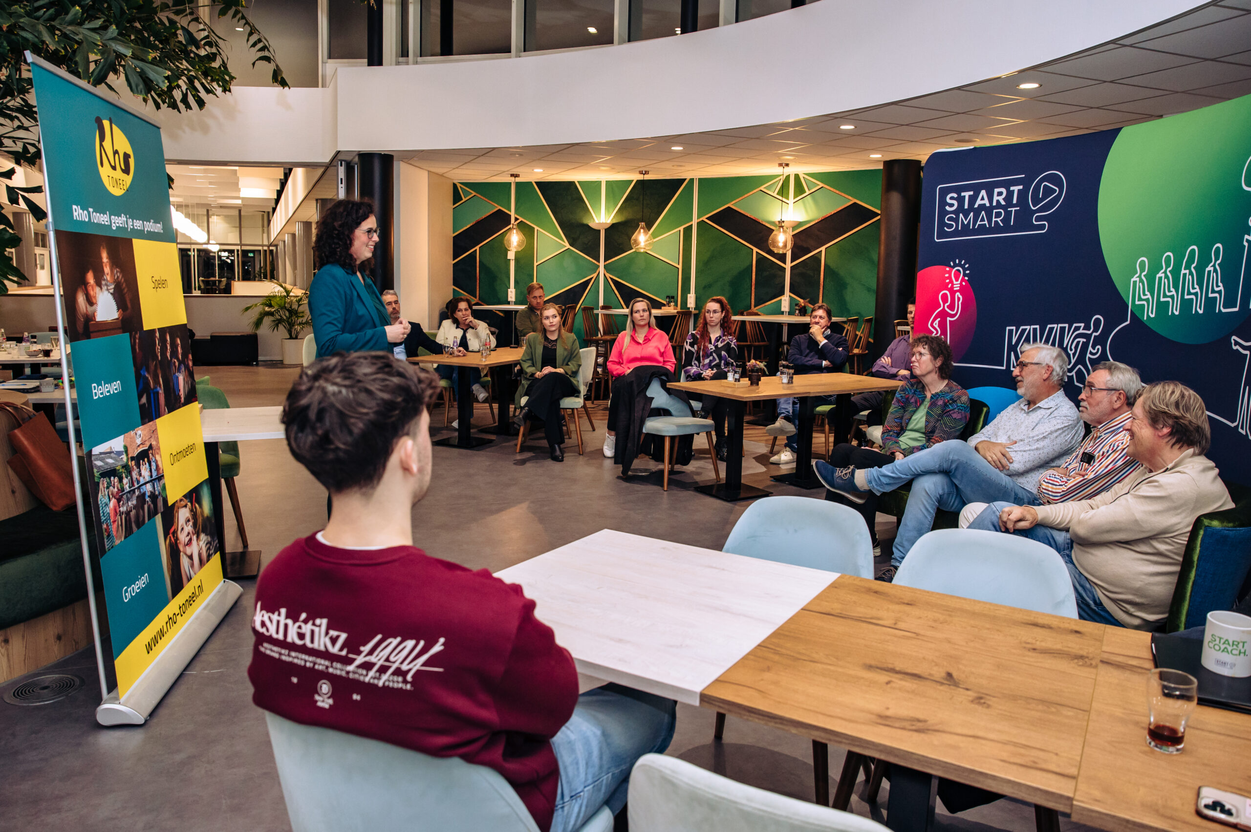 Startende ondernemers en StartCoaches vinden elkaar in HW Café