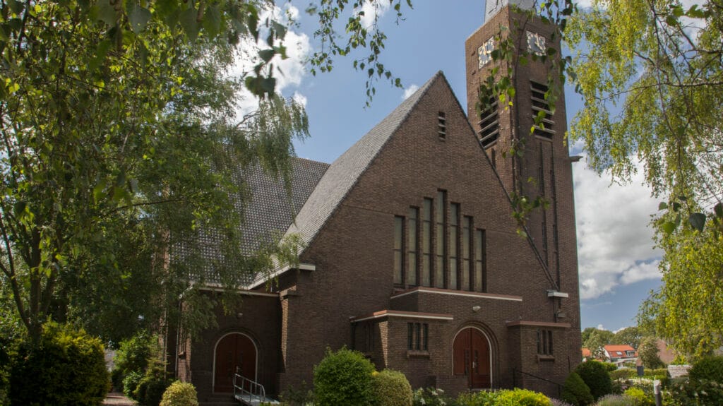 Opbrengst 8e Eendrachtsveiling Zuid-Beijerland: € 18.380 voor schilderwerk kerk en pastorie