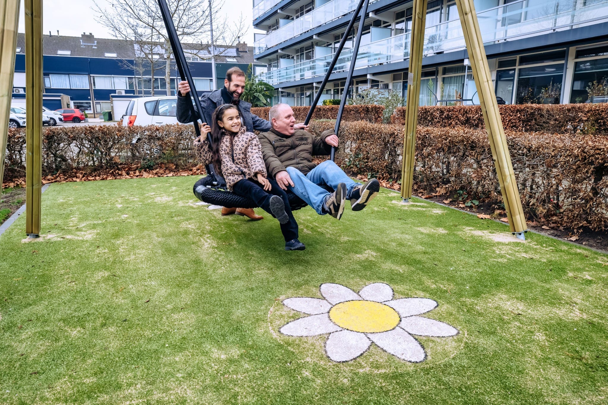 Nieuwe speelplek bij de Gruttoflat aan de Gruttostraat in Strijen geopend: samen ontwerpen, samen ge