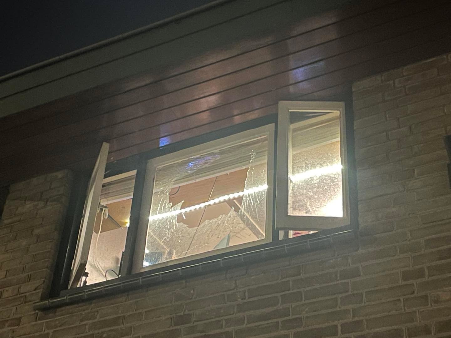 Vuurwerkbom veroorzaakt schade aan woningen in Zuid-Beijerland