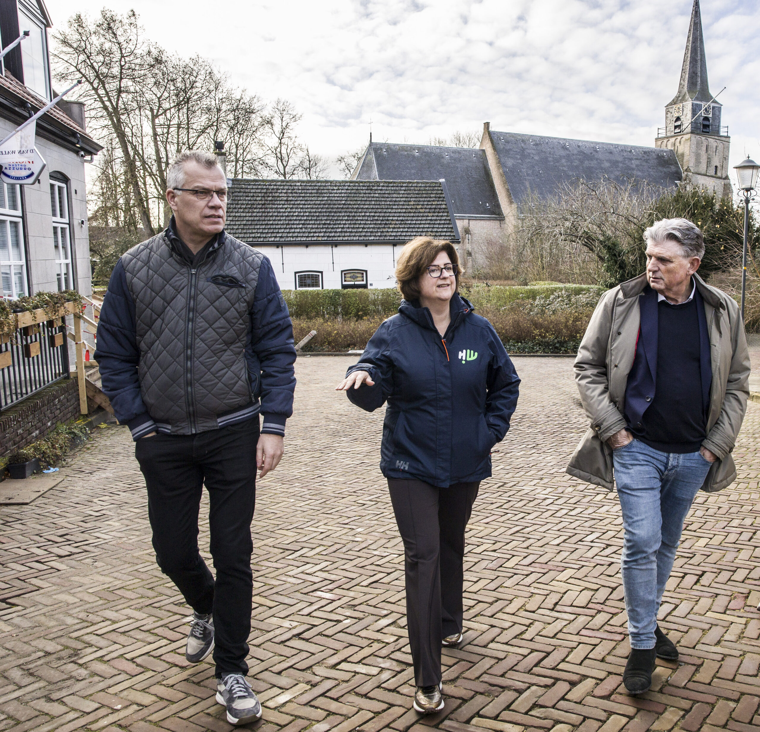 Burgemeester Marian Witte op dorpsbezoek in Heinenoord