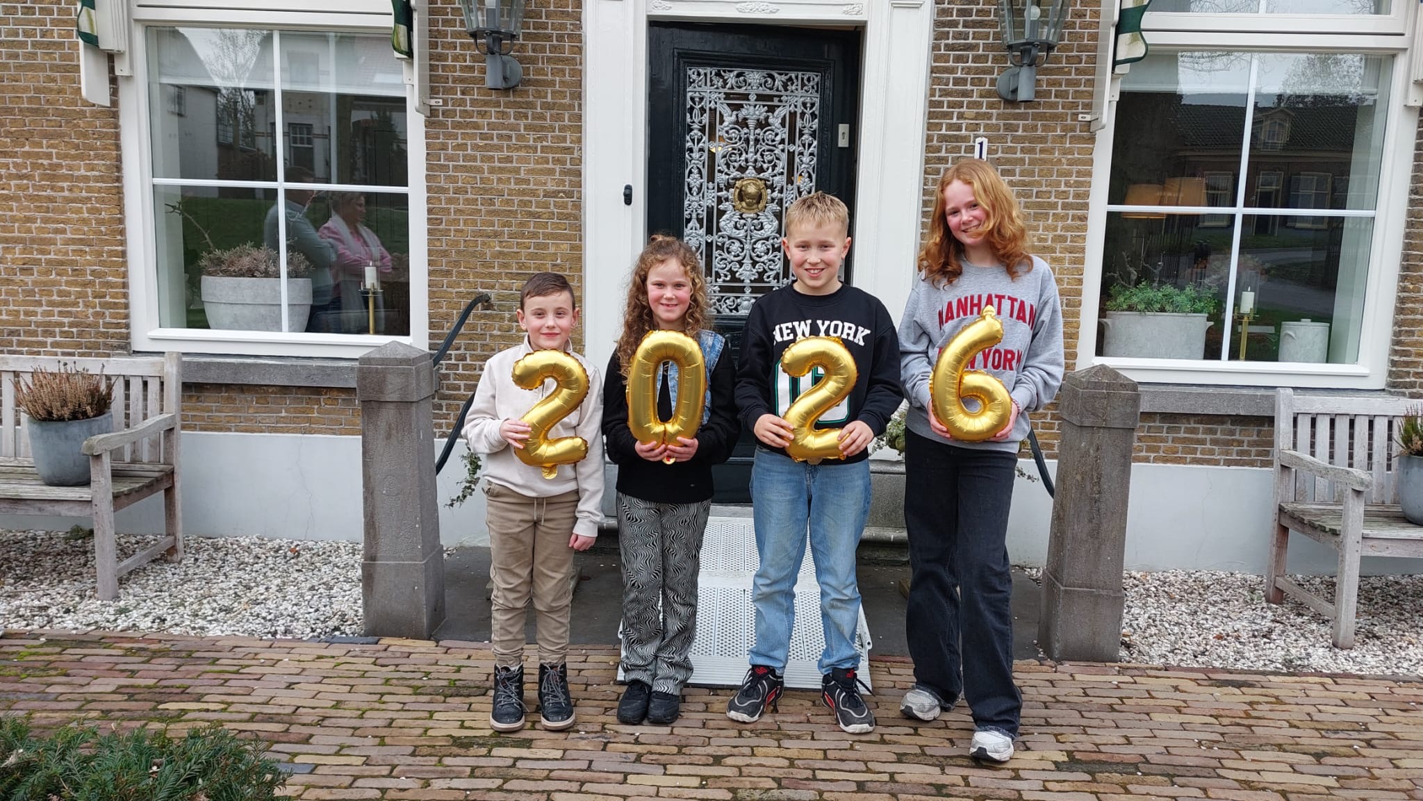 Kerstmarkt basisschool de Bron levert €2.026 op voor Hospice in Zuid-Beijerland