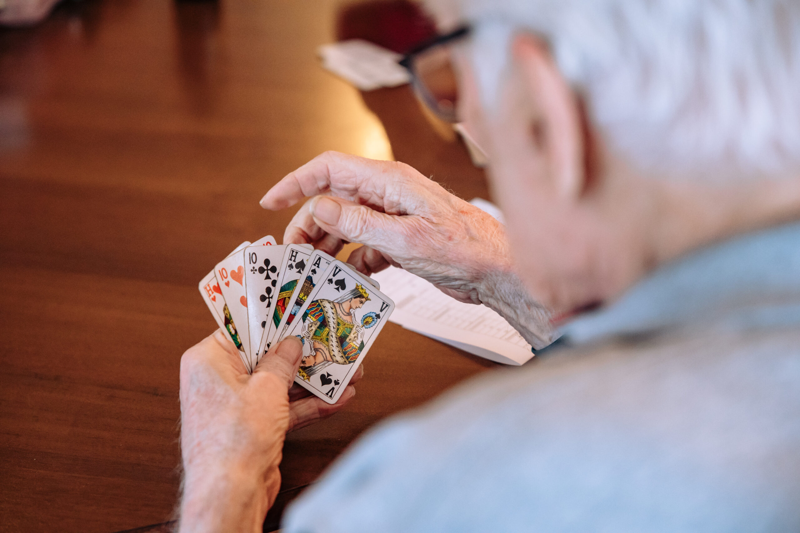 Seniorentrefpunt Heinenoord zoekt kaartspelers.