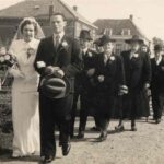 Foto: trouwstoet bij ’t Hof van Assendelft in 1947 (Museum Hoeksche Waard)