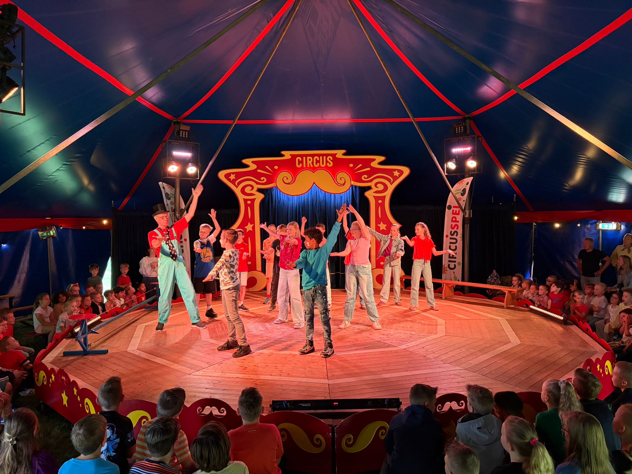 CBS De Hoeksteen viert 40-jarig jubileum met spectaculair circusfeest
