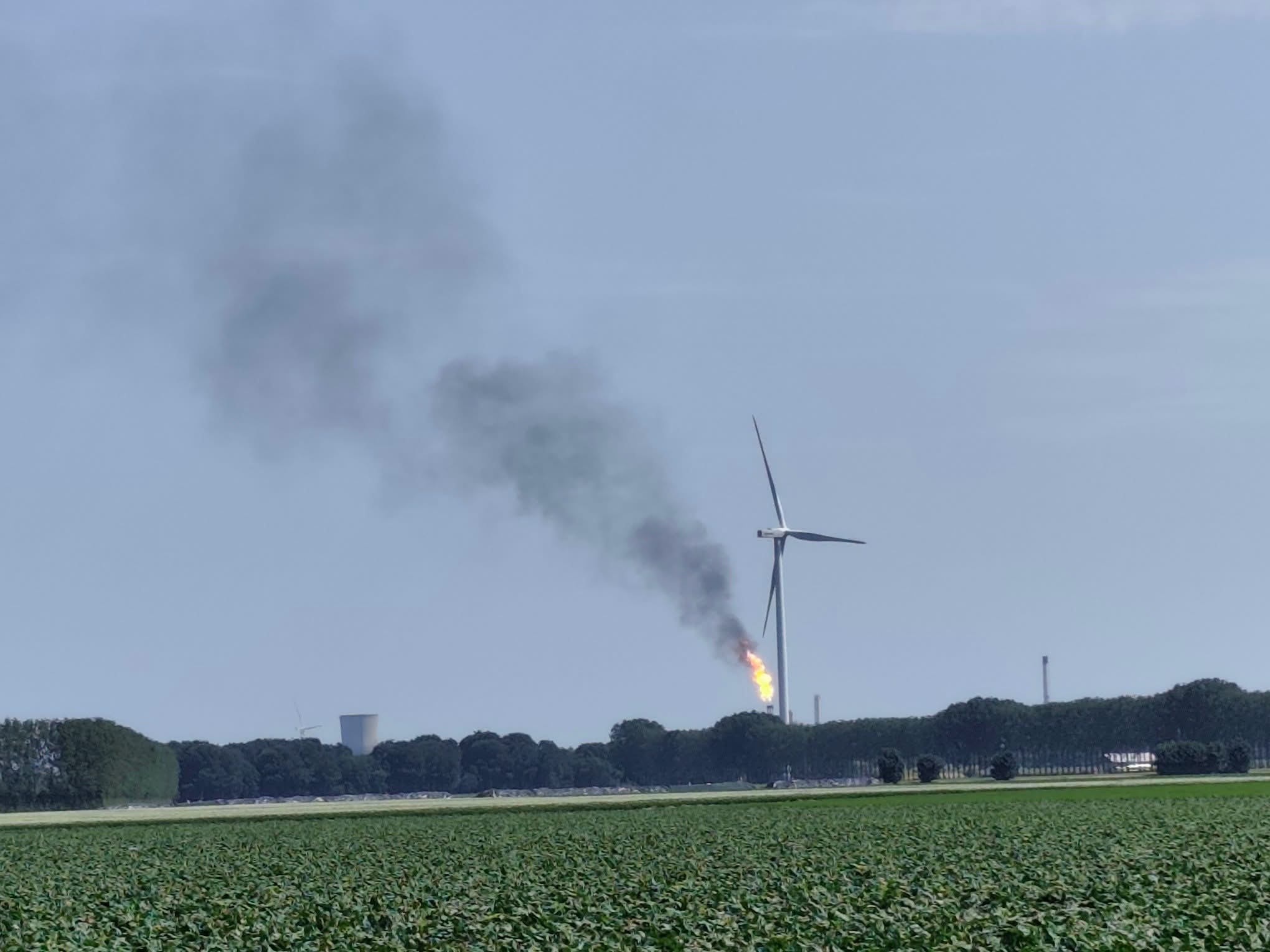 Storing bij fabriek van Shell Chemicals Park Moerdijk zorgt voor affakkelen