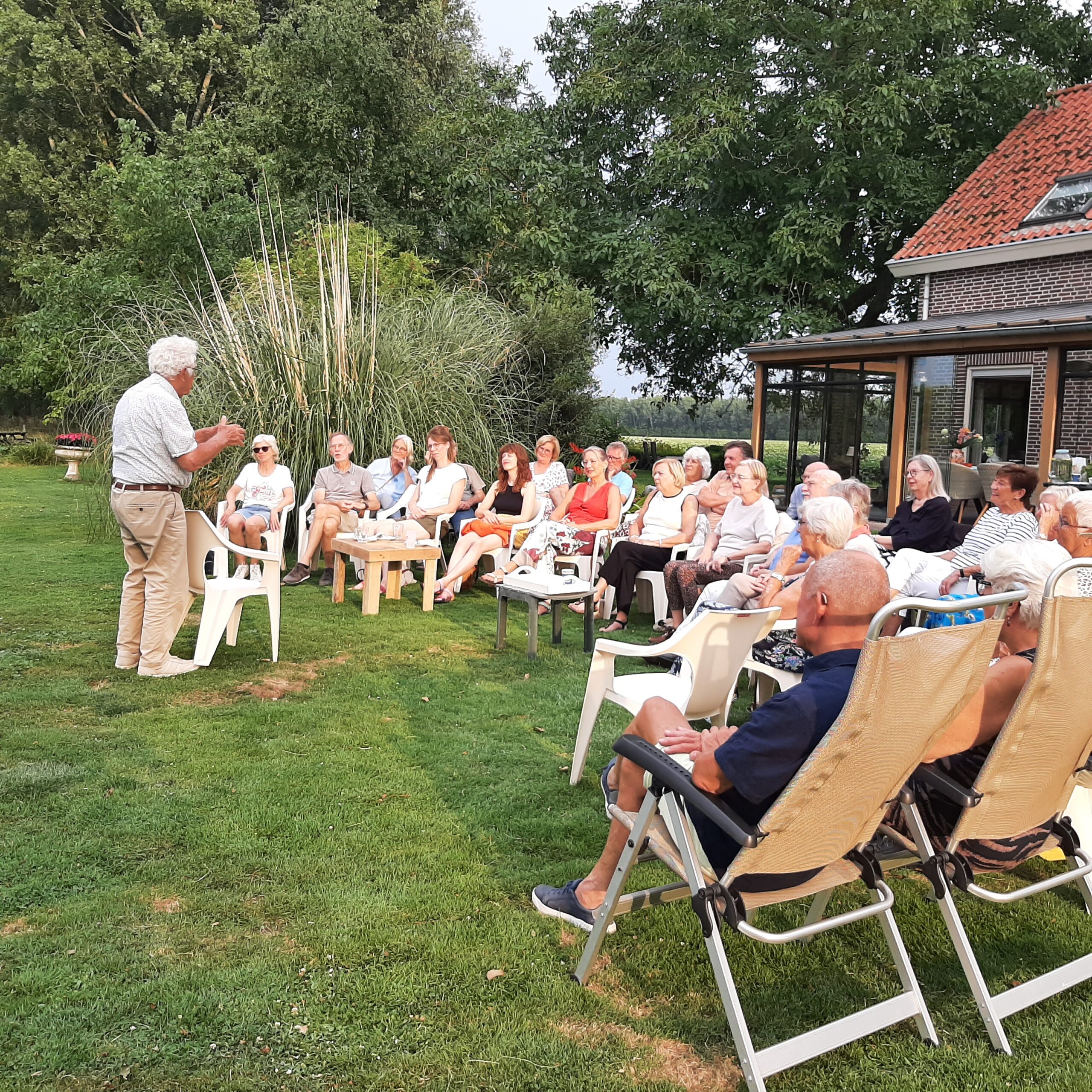 De Verhalenkaravaan reist ook in 2026 langs Hoeksche Waardse tuinen