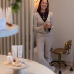 Eigenaresse Charelle van NSea Beauty in haar schoonheidssalon in Strijen.