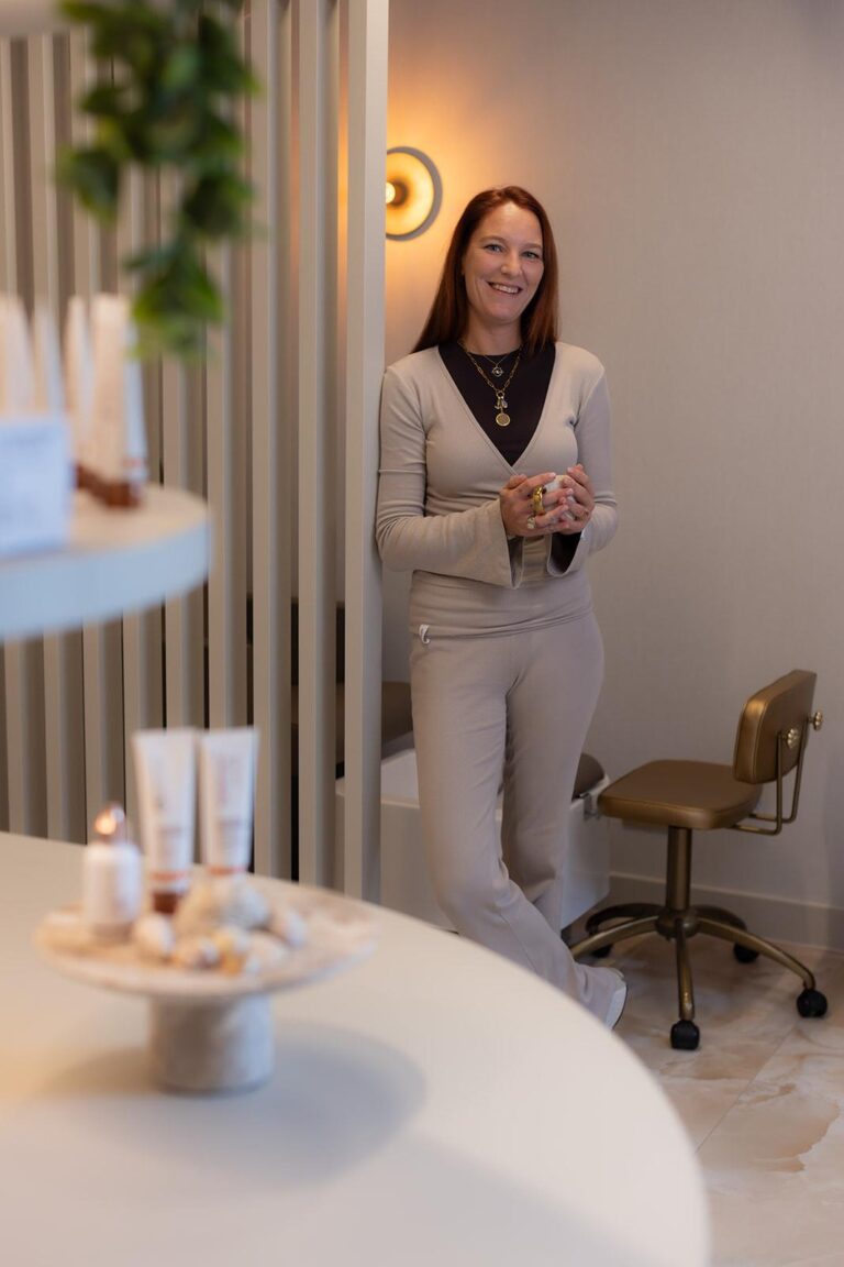 Eigenaresse Charelle van NSea Beauty in haar schoonheidssalon in Strijen.